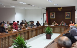 Rapat Sekretaris Kabinet dengan para pejabat Sekretariat Kabinet, Selasa (13/12). (Foto: Humas/Jay)
