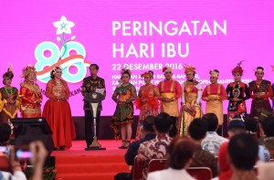 peringatan Hari Ibu ke-88, di halaman Masjid Raya Al Bantani, Kota Serang, Banten, Kamis (22/12). (Foto: Humas/Jay)