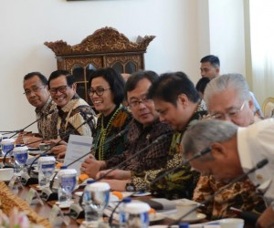 Beberapa menteri yang mengikuti rapat terbatas, di Istana Kepresidenan, Bogor, Jawa Barat, Selasa (31/1) sore. (Foto: Deny S/Humas)