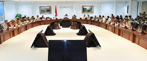 President Jokowi leads a Limited Meeting on Optimizing the LPDP Management at the Presidential Office, Jakarta (7/2). (Photo: PR/Rahmat)