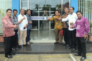Tim Media Setkab diterima oleh Pemred Malut Pos di Ternate, Maluku Utara, Kamis (27/4). (Foto: Humas/Deni).