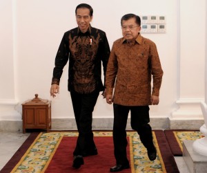 Presiden dan Wapres berjalan beriringan dalam acara Laporan Hasil Pemeriksaan BPK atas Laporan Keuangan Pemerintah Pusat Tahun 2016, di Istana Bogor, Jawa Barat, Selasa (23/5). (Foto: Humas/Agung)