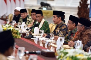 Presiden Jokowi saat menerima para ulama Provinsi Kalimantan Barat, di Istana Merdeka, pada hari Kamis (27/7) sore. (Foto: Humas/Oji)