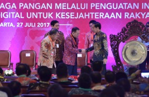 Presiden Jokowi saat membuka Rakornas Pengendalian Inflasi Tahun 2017, di Hotel Grand Sahid Jaya, Jakarta Pusat, Kamis (27/7). (Foto: Humas/Jay)