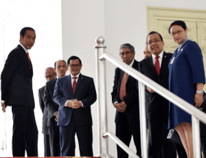 President Jokowi with several ministers at the Merdeka Palace. (Photo by: JAY/Public Relations Division)