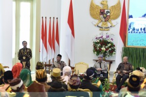 Presiden Jokowi menyampaikan pidato pembuka saat menerima audensi raja dan sultan dari seluruh Indonesia, di Istana Kepresidenan Bogor, Jawa Barat, Kamis (4/1) siang. (Foto: OZI/Humas)