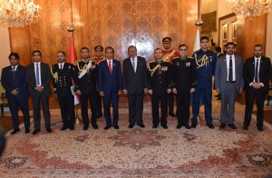 Presiden Jokowi berfoto bersama Presiden Mamnoon Hussain dan di Aiwan-e-Sadr, Istana Kepresidenan, Jumat (26/1). (Foto: Humas/ Rahmat)