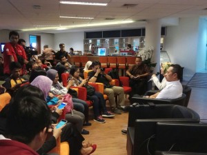 Deputi Bidang Usaha Pertambangan, Industri Strategis dan Media Kementerian BUMN Fajar Harry Sampurno didampingi Direktur SDM PT Pertamina (Persero) Nicke Widyawati dan Sekretaris Perusahaan PT PGN (Persero) Tbk Rachmat Hutama, dalam konperensi pers d Kantor Kementerian BUMN lt. 3, Jakarta, Selasa (23/1) lalu.