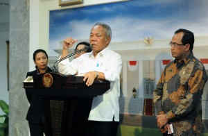 Menteri PUPR dalam keterangan pers usai Rapat Terbatas, di Kantor Presiden, Jakarta, Selasa (20/2) sore. (Foto: Humas/Jay).
