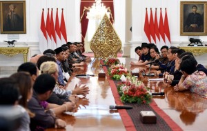 Presiden Jokowi saat bertemu dengan sejumlah musisi nasional, di Istana Merdeka, Jakarta, Kamis (23/3). (Foto: Humas/Jay).