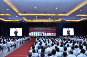 Presiden memberikan Peningkatan Kapasitas Pemerintahan Desa dan Lembaga Kemasyarakatan Desa Tahun 2018, di Graha Pradipta Jogja Expo Center (JEC), Yogyakarta, Rabu (25/7). (Foto: Humas/Fitri).