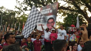 Presiden membuka jalan sehat jabatan Gubernur Sulawesi Selatan di Jalan Jenderal Sudirman, Minggu (29/7). (Foto: Humas/Jay)
