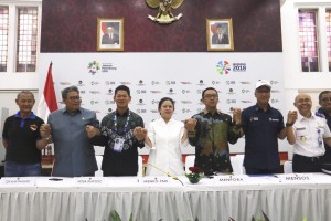 Coordinating Minister for Human Development and Culture and other Related Ministers, also Chief of INAPGOC at the Media Briefing event for Asian Para Games 2018 at Heritage room of Coordinating Ministry for Human Development and Culture, Jakarta, Thursday (10/4). (Photo: Coordinating Ministry for Human Development and Culture)