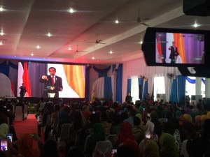 Presiden Jokowi memberikan sambutan pada Rakor Pemberdayaan Masyarakat Desa, di Kab. Deli Serdang, Sumut, Senin (8/10) siang. (Foto: Dina/Humas)