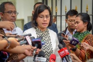 Minister of Finance Sri Mulyani Indrawati responding to the Press on Urban Village Funds, after the limited cabinet meeting at Bogor Presidential Palace, West Java, Friday (2/11). (Photo: Agung/PR)