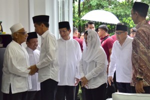 President Jokowi, accompanied by First Lady Ibu Iriana Jokowi, visits Bayt Alquran Islamic Boarding School in South Tangerang, Banten, Friday (25/1). Photo by: Deny S/PR.