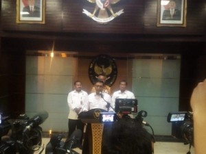 Coordinating Minister for Political, Legal, and Security Affairs Wiranto talks in a press statement regarding Abu Bakar Baasyirs release, in Jakarta, Monday (21/1). (Photo: PR of Coordinating Ministry for Political, Legal, and Security Affairs)