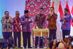 President Jokowi attends the Peak Commemoration of the 2019 National Press Day, at Grand City, Surabaya, East Java, Saturday (9/2). (Photo by : Agung/ PR Division)