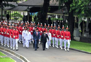 President Jokowi, Vice President Jusuf Kalla, and new Governors and Deputy Governor on Wednesday (13/2) march to the State Palace before the inauguration. Photo by: Jay/PR