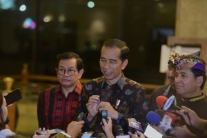 President Jokowi answers questions from the journalists after attending the 50th Anniversary of the Association of Indonesian Hotels and Restaurants (PHRI) at Grand Sahid Jaya, Jakarta, Monday (11/2). Photo by: OJI/PR
