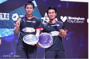 Indonesian mens doubles player Hendra Setiawan / Mohammad Ahsan win 2019 All England title in Birmingham, England, Sunday (10/3). (Photo: PBSI)