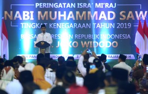 President Jokowi attends Commemoration of Isra Miraj (the Ascension of the Prophet Muhammad) in Sukoharjo, Central Java, Wednesday (3/4). Photo by: Rahmat/PR.