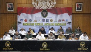 Coordinating Minister for Political, Legal, and Security Affairs Wiranto leads a video conference of Final Preparedness Coordination Meeting of the 2019 General Elections Security at Ministry for Political, Legal, and Security Affairs, Jakarta, Monday (15/4). (Photo by: Ministry for Political, Legal, and Security Affairs PR)