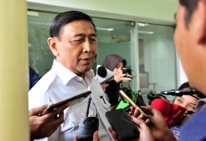 Coordinating Minister for Political, Legal, and Security Affairs Wiranto answers questions from the journalists after attending the Limited Cabinet Meeting at the Presidential Office, Jakarta, Monday (22/4). Photo by: Jay/PR