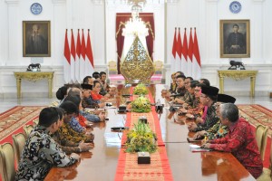 President Jokowi receives the representatives of Micro, Small and Medium Enterprises (MSMEs) associations at the Merdeka Palace, Jakarta, Tuesday (18/6). (Photo by: JAY/PR)