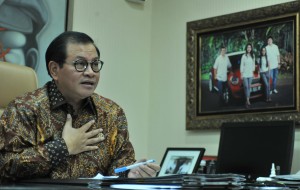 Seskab Pramono Anung dalam wawancara di ruang kerjanya Gedung III Kemensetneg, Jakarta, kemarin. (Foto: Rahmat/Humas)