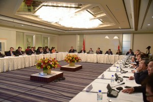 Menko Kemaritiman Luhut B. Pandjaitan memimpin pertemuan dengan pengusaha Jepang dalam acara Indonesia Round Table Business Meeting, di Tokyo, Jepang, Kamis (27/6) siang. (Foo: ANGGUN/Humas)