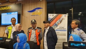 Secretary General of Transportation Ministry visits Merak seaport in Banten, Monday (3/6). (Photo by: Transportation Ministry)