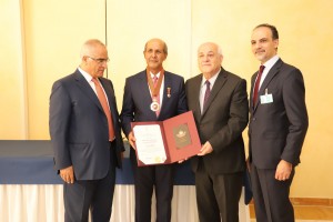 Ambassador Hasan Kleib receives an award from Palestine at the United Nations Office in Geneva, Friday (28/6). (Photo: Ministry of Foreign Affairs)