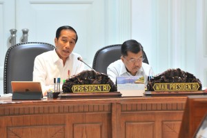 President Jokowi on his remarks on the Limited Cabinet Meeting on Development of Priority Tourism Destinations at the Presidential Office, Jakarta, Monday (15/7). (Photo by: Jay/PR).