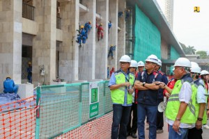 Minister of Public Works and Public Housing Basuki Hadimuljono inspects the renovation of the Istiqlal Mosque, Jakarta, Saturday (20/7). (Photo by: Minister of Public Works and Public Housing PR).
