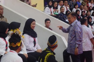 Vice President Jusuf Kalla attends the opening of basic training for the 2018 Civil Servant Candidates (CPNS) at Istora Senayan, Jakarta, Wednesday (24/7). (Photo by: Oji/PR)