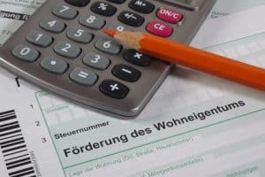 poolabdeckung-geld-tipp-zum-bau Bei Tipp zum Bau erfahren Sie, welche Vorteile eine Poolabdeckung mit Folie hat.