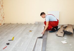 grundierung-boden-anwendung-voraussetzung-tipp-zum-bau Wir von Tipp-zum-Bau zeigen Ihnen, was ein Bodenleger alles kann. So investieren Sie Ihr Geld richtig.