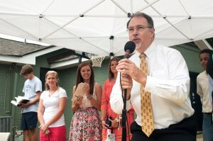 Brenau University Dean of College of Business and Mass Communication Bill Lightfoot addresses students and parents during the 2013 RISE graduation.