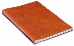 geschlossenes A4+ Superbuch mit Ledereinband