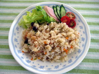 炊飯器でエビピラフ きん。部屋