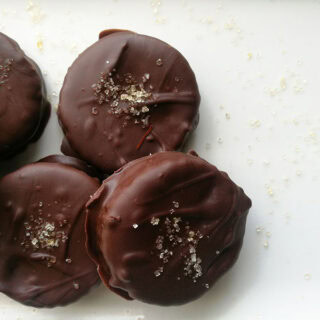 3 ingredient Chocolate Covered Crackers