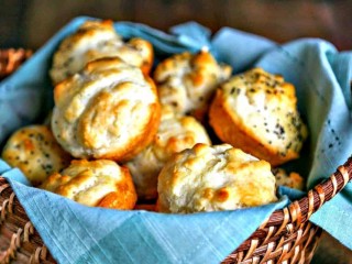 Quick 3-Ingredient Dinner Rolls