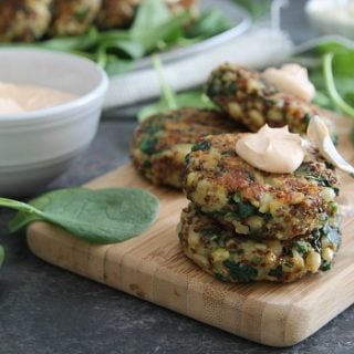 Spinach and Cheddar Quinoa Cakes with Creamy Buffalo Dip