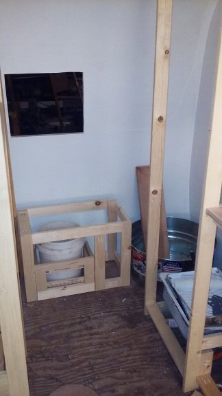 the shower/kids tub in the corner