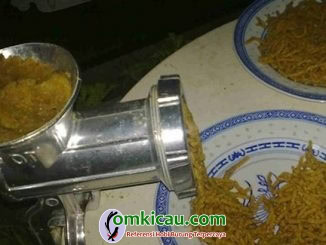 alat pencetak voer untuk burung