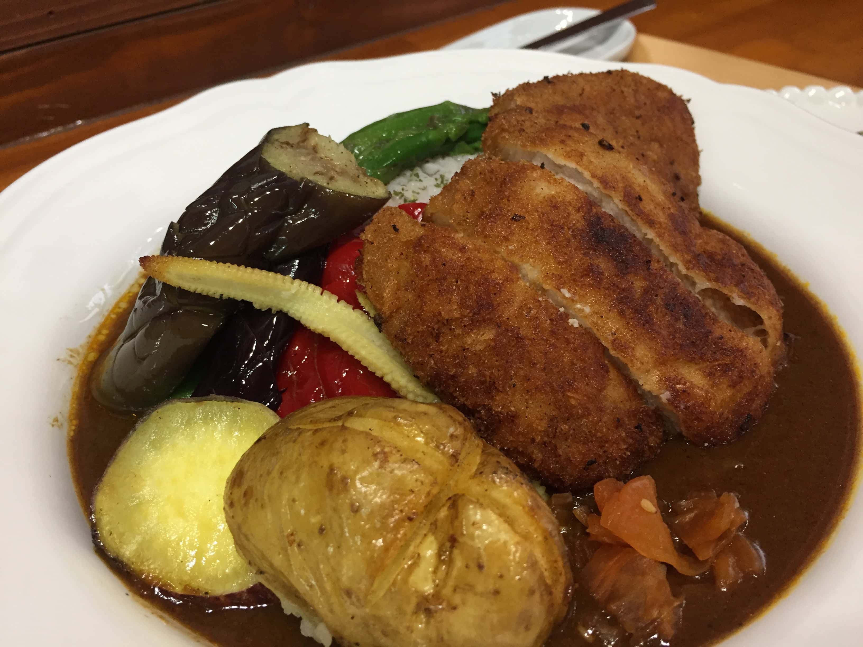【ozunu】鹿児島中央駅前でインスタ映え間違いなしカフェでカレーをいただく
