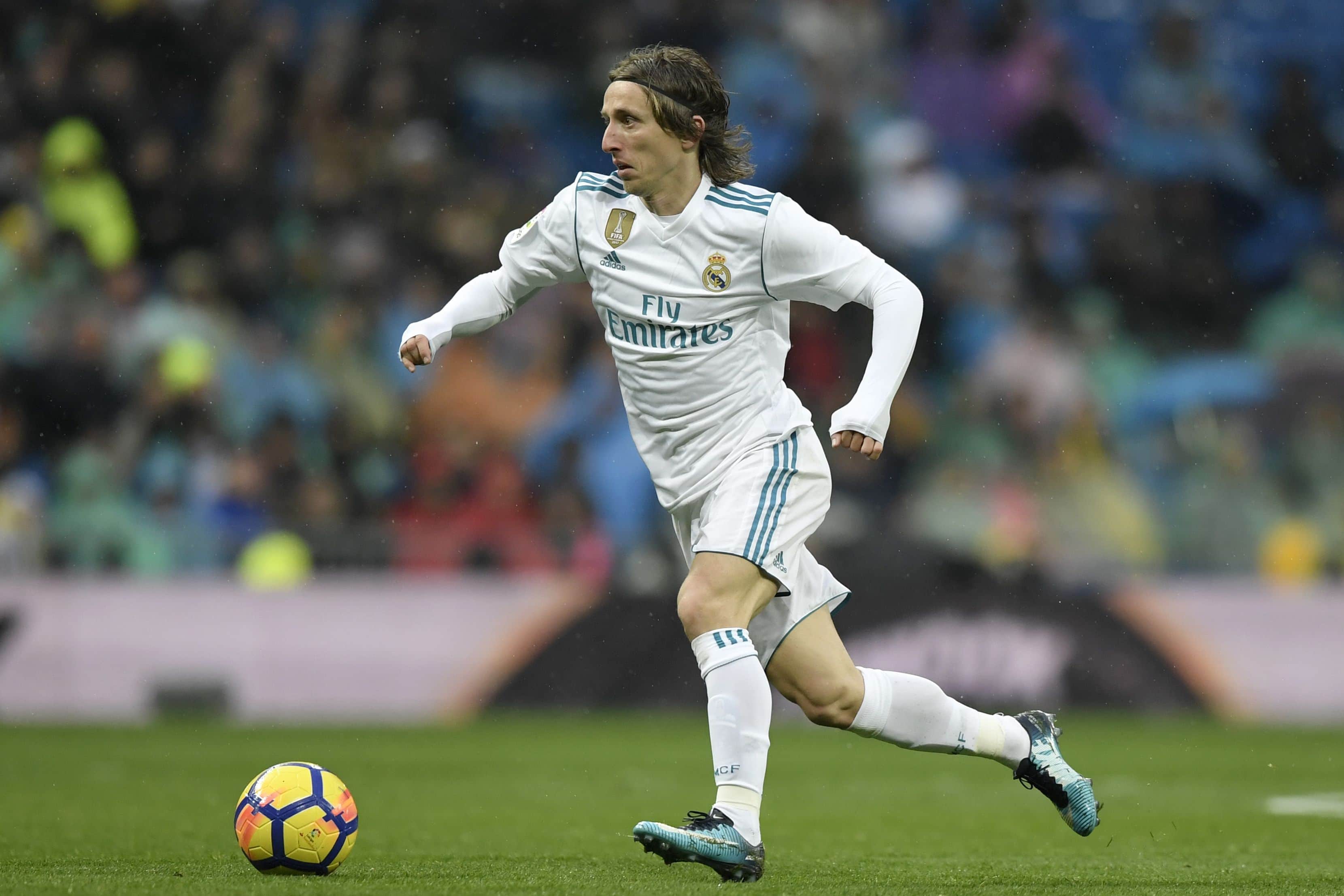 Real Madrid's Croatian midfielder Luka Modric controls the ball during the Spanish league football match between Real Madrid and Villarreal at the Santiago Bernabeu Stadium in Madrid on January 13, 2018. / AFP PHOTO / GABRIEL BOUYS (Photo credit should read GABRIEL BOUYS/AFP/Getty Images)
