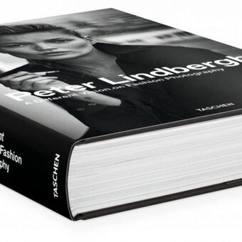 Buch Cover: Different Vision on Fashion Photography