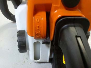 how to start a chainsaw step 1